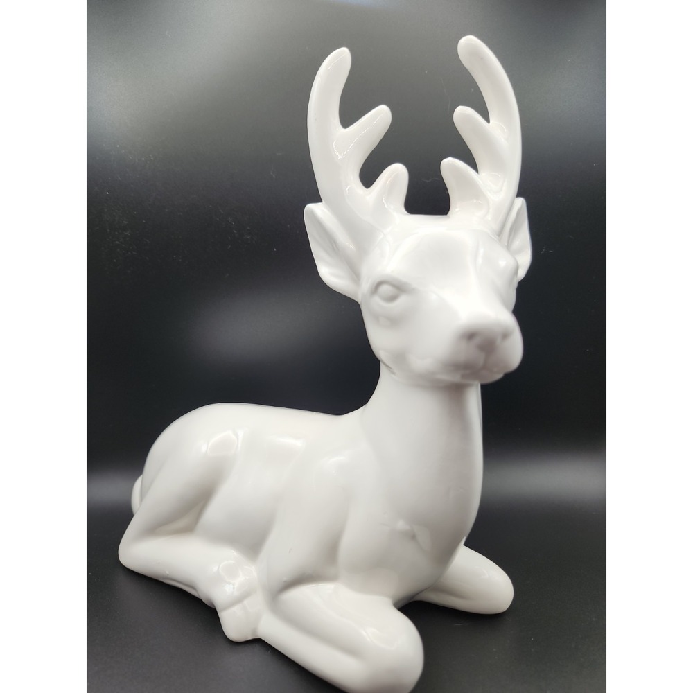 Vintage White Ceramic Buck Figurine. Made In Taiwan. Excellent Condition 8"